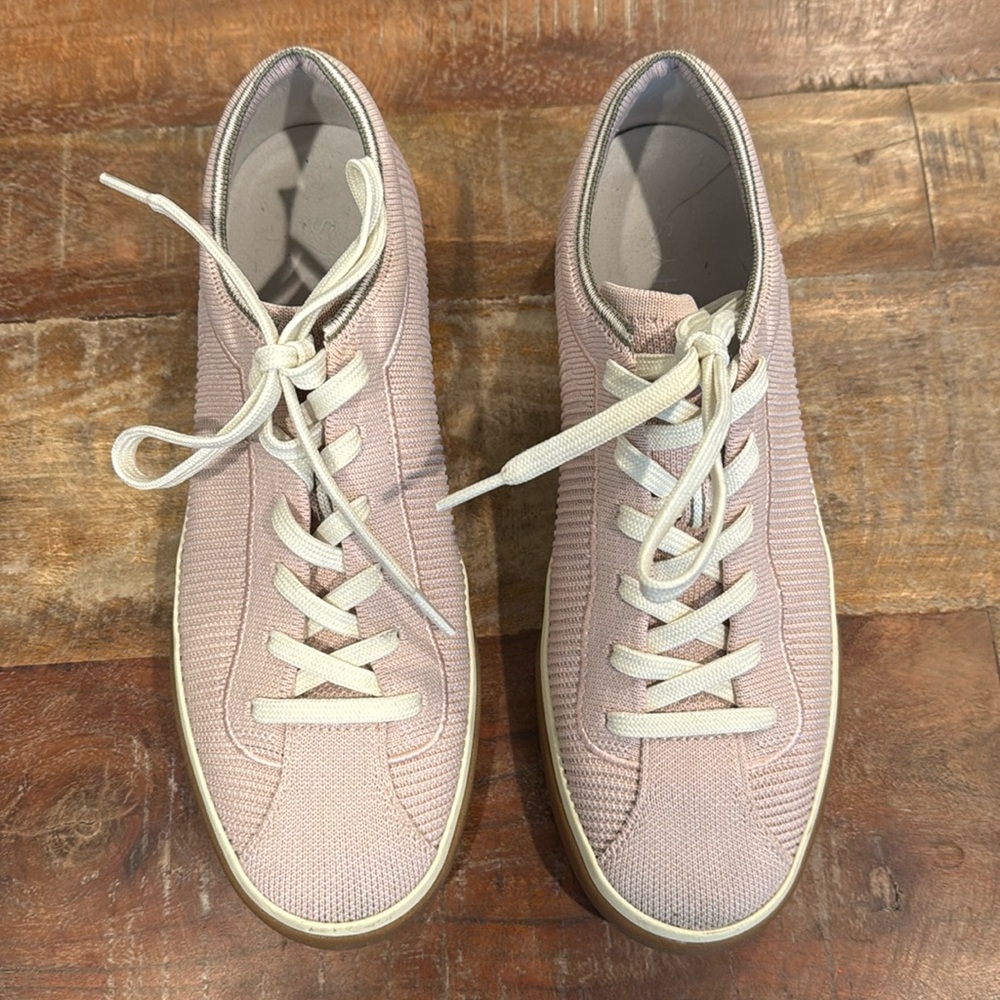 Rothy’s pink sneakers in a size 9. Only worn a few times!
